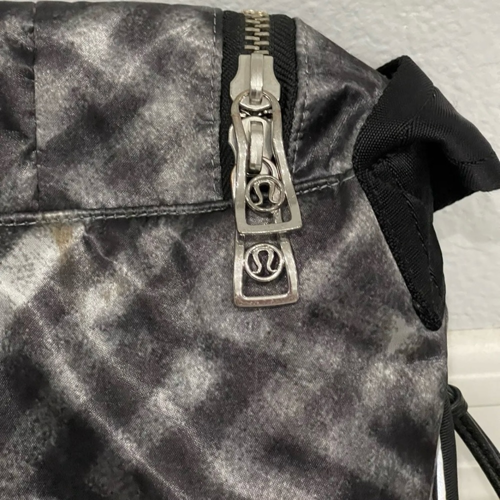 lululemon athletica Black and Gray Travel Duffel - Picture 5 of 12